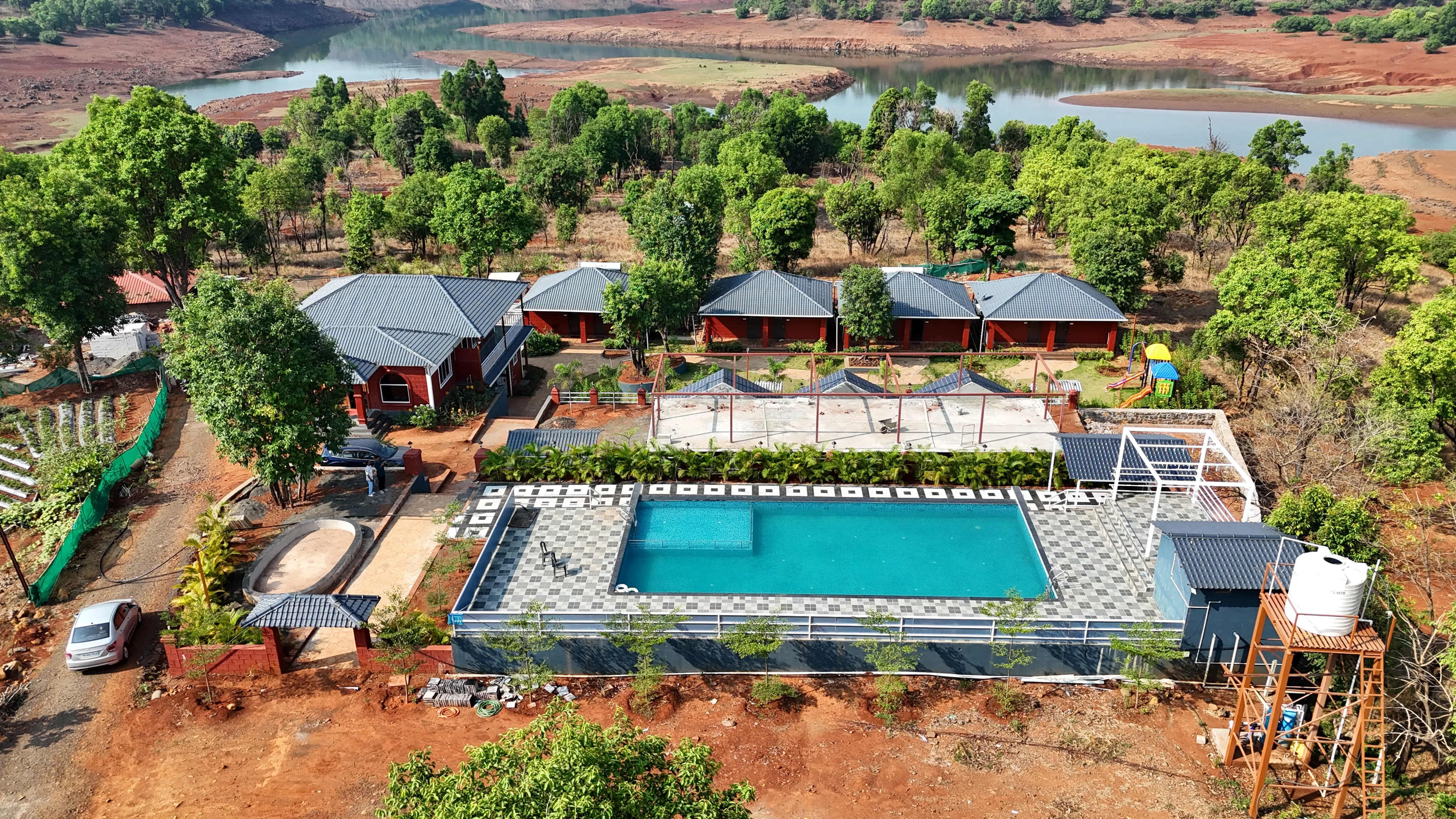 Lush resort gardens at Aranyagiri Tapola